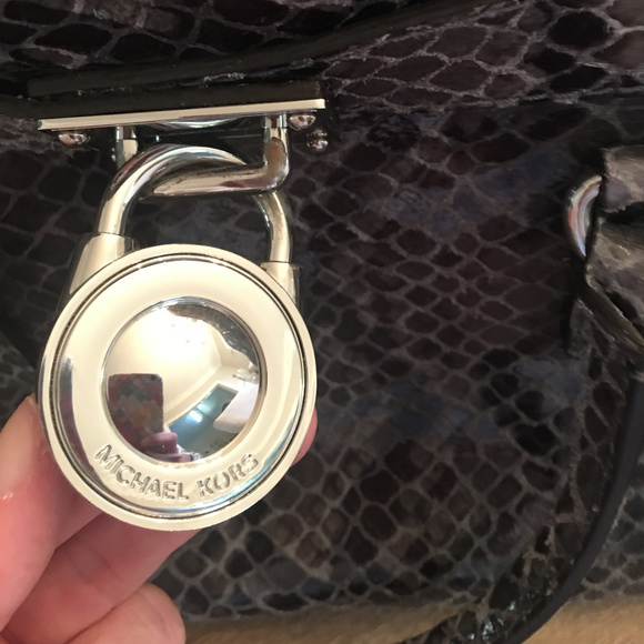 Michael Kors Croc-embossed Gray Hamilton Bag - Picture 4 of 5